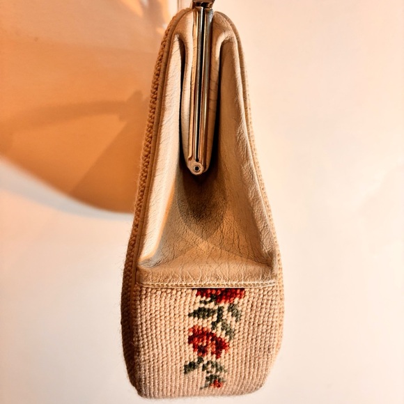 Vintage Floral Needlepoint Crossstitch Structured Handbag Coin Purse Closure - Picture 12 of 14